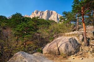 ulsanbawi rock en seoraksan nacional parque, sur Corea foto