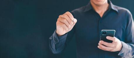 Men use their hands, pens, pens and mobile phones. photo