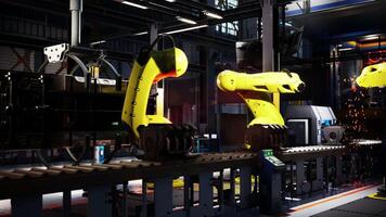 geel robots staand Aan transportband riem Bij robot fabriek video