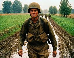 ai generado foto de intenso soldado hombre en Ejército atuendo y casco en grave peligroso guerra caminando en campo, generativo ai