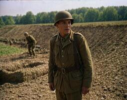 ai generado foto de intenso soldado hombre en Ejército atuendo y casco en grave peligroso guerra caminando en campo, generativo ai