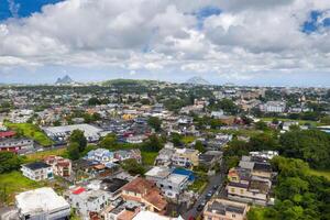 panorámico ver desde encima de el pueblo y montañas en el isla de mauricio, Mauricio isla foto