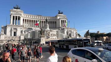 Roma, Italia 29.10.2023 grandezza di altare della patria nel Roma, il maestoso altare della patria, anche conosciuto come il nazionale monumento per vincitore emanuele ii, crogiolato nel luce del sole in mezzo il vivace video