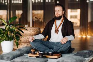 The tea master is preparing to hold a tea ceremony in the interior photo