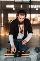 The tea master is preparing to hold a tea ceremony in the interior photo