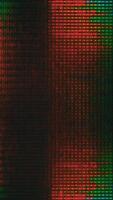 verticaal video stroom, apparaat scherm pixels fluctueren met kleur en beweging - lus