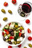 AI generated Top view of Greek salad with feta cheese, olives, and tomatoes, served with red wine, ideal for a Mediterranean diet concept or healthy eating lifestyle photo