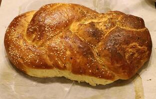 pan y productos de panadería se venden en una tienda en israel. foto