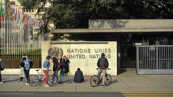 GENEVA, SWITZERLAND - FEBRUARY 19, 2024. United Nations Emblem and Tourists in Geneva, Switzerland. video