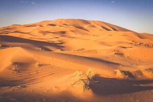 dunas de arena en el desierto del sahara, merzouga, marruecos foto