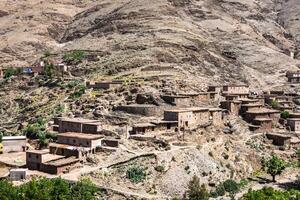 casas en el montañas cerca a imlil en Toubkal nacional parque, Marruecos foto