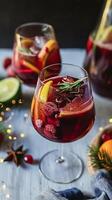 AI generated Glass filled with mulled wine, adorned with fresh citrus and rosemary, set against the backdrop of a twinkling Christmas tree, creating a festive and heartwarming holiday scene photo