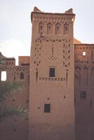 espera benhaddou es un fortificado ciudad, o ksar, a lo largo el ex caravana ruta Entre el Sáhara y marrakech en Marruecos. foto