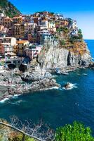 cinque tierra, Italia - manarola vistoso pescadores pueblo foto