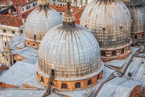 domos de basílica san marco en Venecia. foto