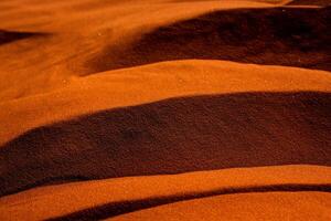 cauce Ron Desierto en Jordán. en el puesta de sol. panorama de hermosa arena modelo en el duna. Desierto paisaje en Jordán. foto