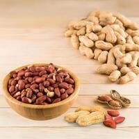Discover the delightful world of peanuts with this charming Vecteezy image photo