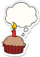 cupcake de cumpleaños de dibujos animados y burbuja de pensamiento como pegatina impresa png