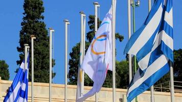 olímpico Grecia bandera banderas de primero olímpico juegos Atenas Grecia. video