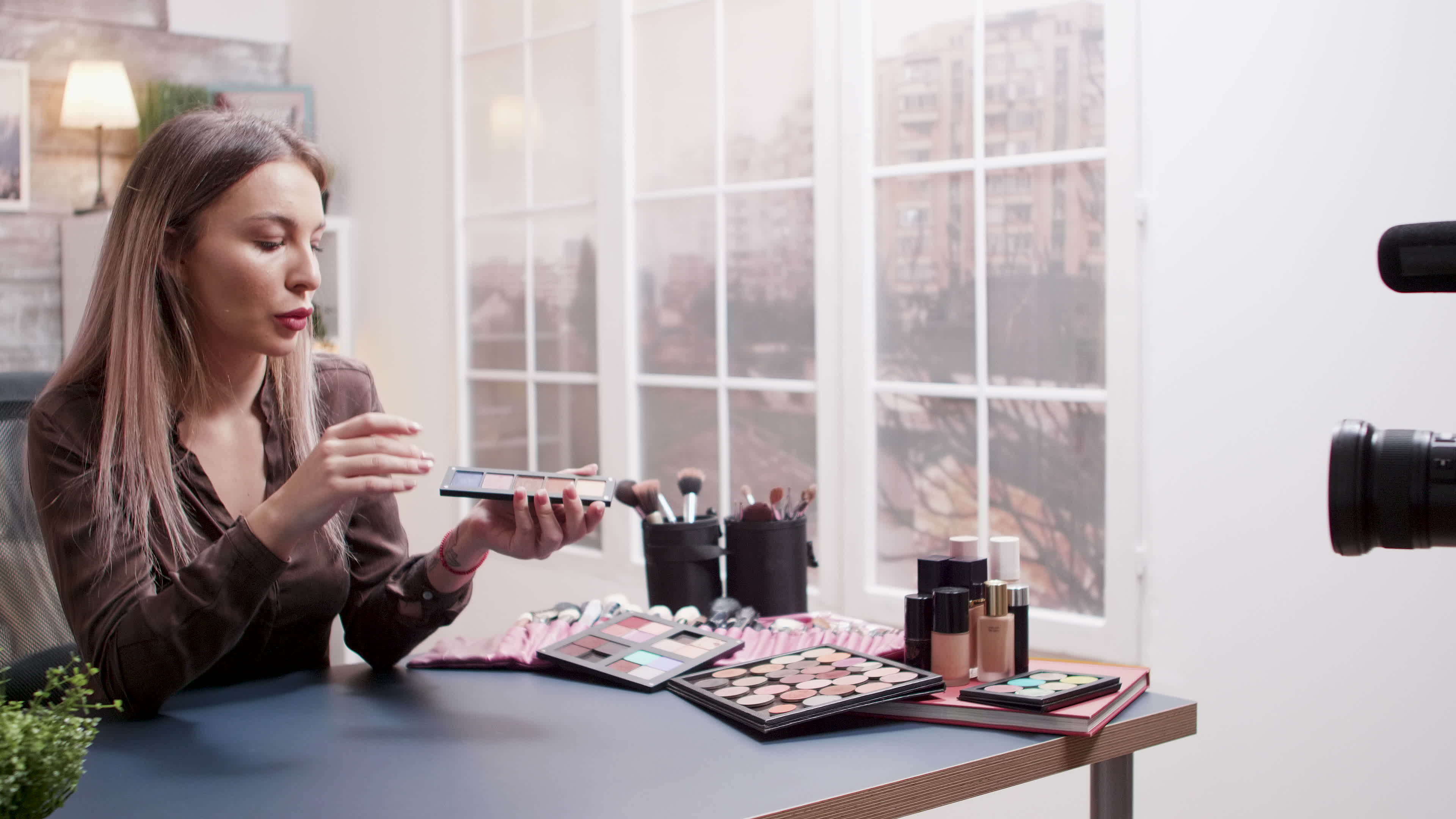 Famous Beauty Influencer Talking About The Benefits Of Skin Cosmetics famous-beauty-influencer-talking-about-the-benefits-of-skin-cosmetics