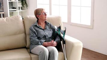 Female nurse in retirement home talking with old woman with alzheimer. video