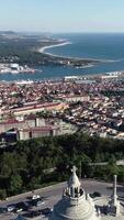 vertical vídeo cidade do viana Faz castelo Portugal aéreo Visão video