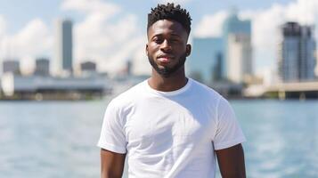 ai generado atractivo negro hombre con blanco camiseta para Bosquejo con ciudad antecedentes foto