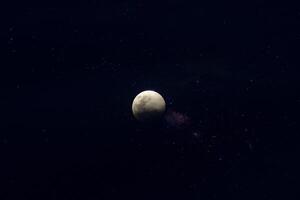 el Luna en el oscuro foto