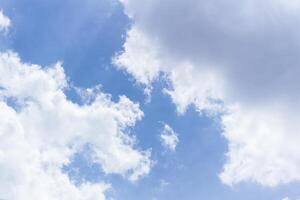 natural cielo hermosa azul y blanco textura antecedentes. azul cielo con nube. foto