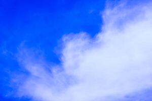 azul cielo y nubes, azul cielo con nubes foto