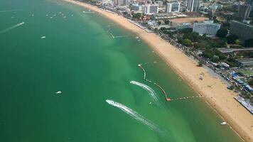 aéreo Visão do Pattaya icônico litoral, Tailândia video