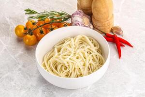 tradiciona asiático cocina - udon fideos foto