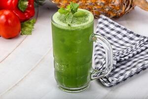 Mint, basil, spinach smoothie detox photo