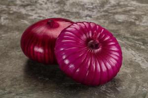 púrpura crudo cebolla para Cocinando foto