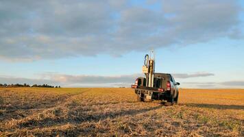 A car that automatically takes soil samples in the field. Soil-centric technology of soil sampling video