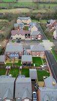 Alto ângulo Visão do Arseley Cidade do Inglaterra Reino Unido. a vertical e retrato estilo cenas estava capturado durante nublado e chuvoso dia do fevereiro 28, 2024 video