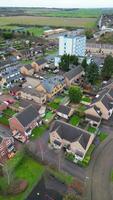 Alto ângulo Visão do Arseley Cidade do Inglaterra Reino Unido. a vertical e retrato estilo cenas estava capturado durante nublado e chuvoso dia do fevereiro 28, 2024 video