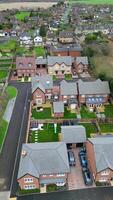 Alto ângulo Visão do Arseley Cidade do Inglaterra Reino Unido. a vertical e retrato estilo cenas estava capturado durante nublado e chuvoso dia do fevereiro 28, 2024 video