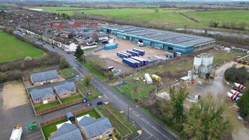 haute angle vue de arseley ville de Angleterre Royaume-Uni. le métrage a été capturé pendant nuageux et pluvieux journée de fév 28, 2024 video