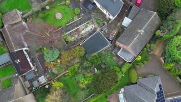 hoch Winkel Aussicht von Arseley Stadt, Dorf von England Vereinigtes Königreich. das Aufnahmen war gefangen während wolkig und regnerisch Tag von feb 28., 2024 video