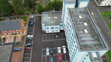 haute angle vue de arseley ville de Angleterre Royaume-Uni. le métrage a été capturé pendant nuageux et pluvieux journée de fév 28, 2024 video