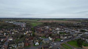 haute angle vue de arseley ville de Angleterre Royaume-Uni. le métrage a été capturé pendant nuageux et pluvieux journée de fév 28, 2024 video