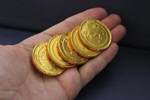 gold in man's hand photo