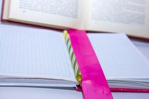 stack of books on the table, pile of books, books background photo