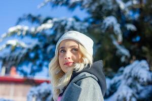 portrait of a woman in a park, portrait of a woman in winter park, portrait of a blonde woman, woman in hat photo