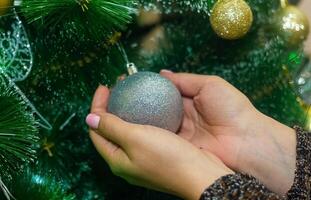 Navidad árbol con regalo cajas, Navidad árbol y regalos, Navidad árbol y decoraciones foto