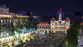 stadsbild se av nguyen nyans gående gata, ho chi minh stad, vietnam. skön natt se. resa begrepp. video