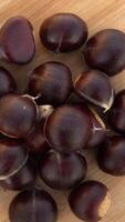 verticale video di castagne come sfondo