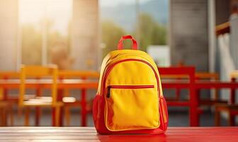 ai generado un vibrante amarillo mochila descansando en un negrita rojo mesa foto