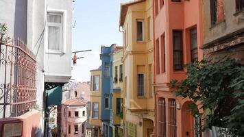 Kalkon istanbul 23 juli 2023. färgrik hus i balat, istanbul video